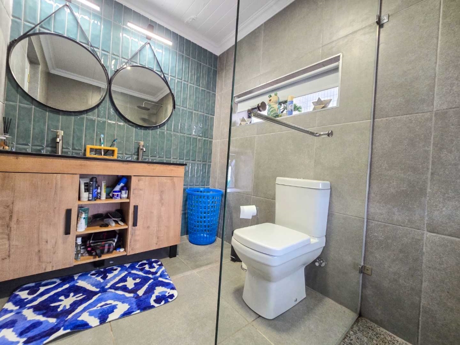 5 Bedroom Property for Sale in Stilbaai Oos Western Cape